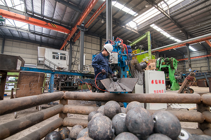 九江网架配件-螺栓球加工车间